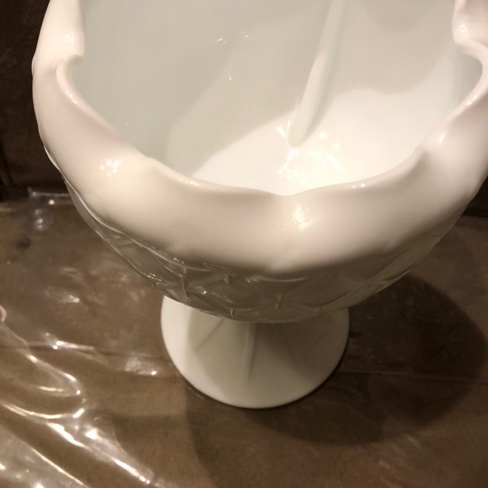 Gorgeous Vintage🥳HP🥳Milk Glass Piece - Picture 4 of 7